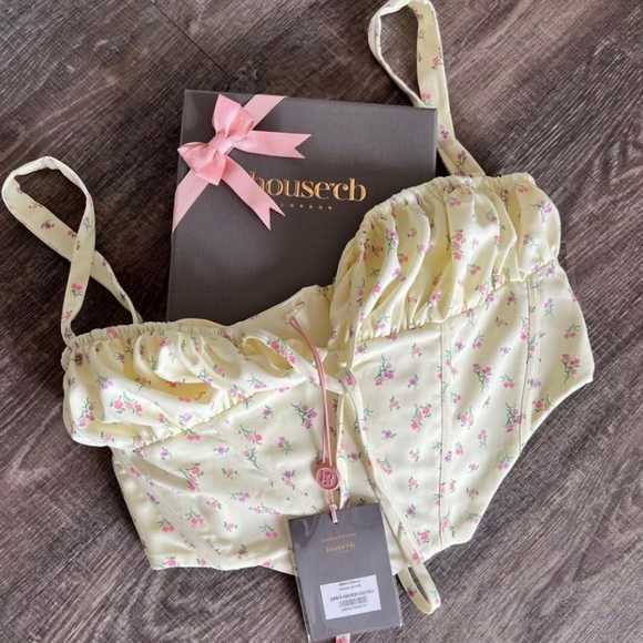 HOST PICK NWT House of CB Floral Top - Picture 1 of 3